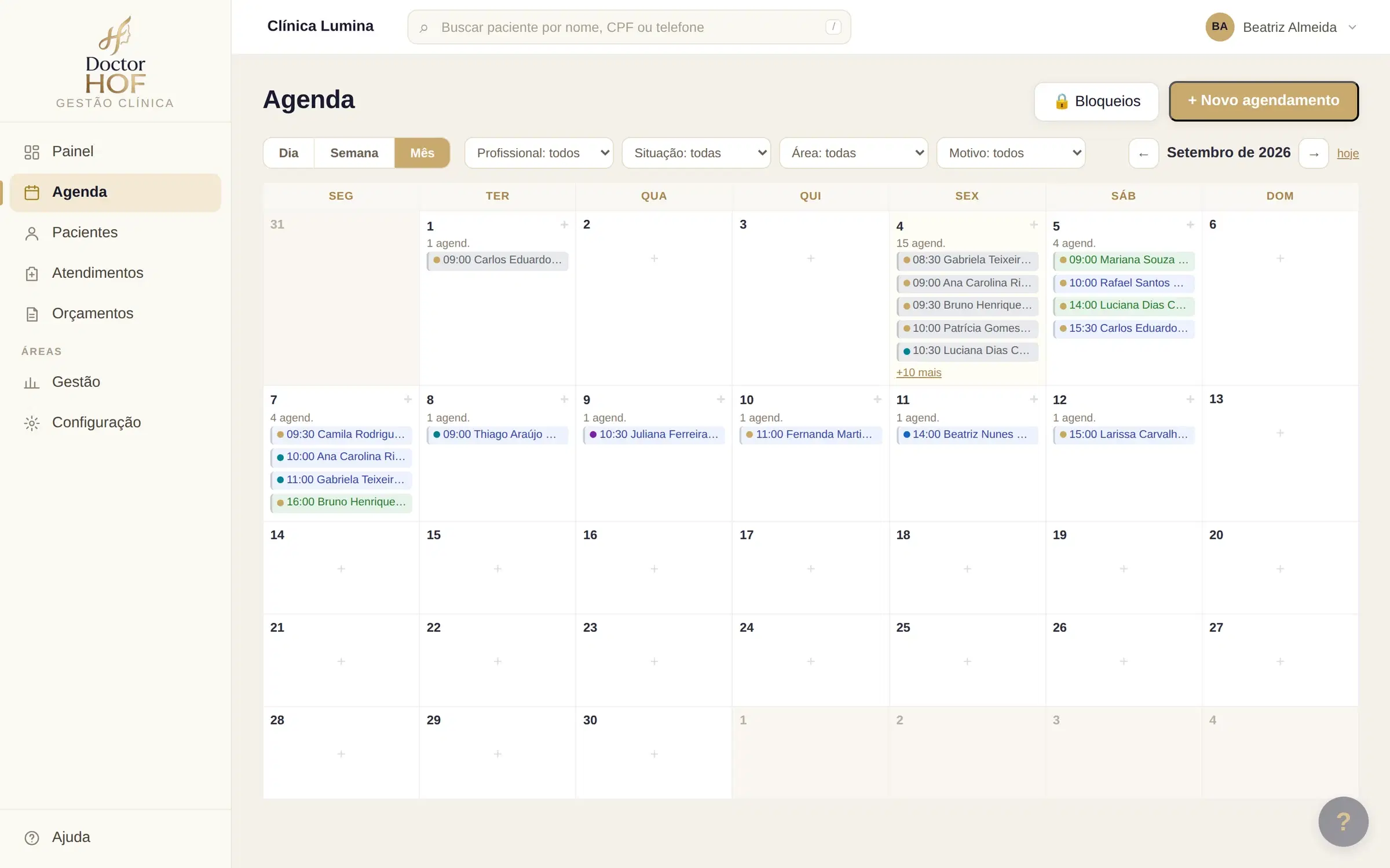Agenda do DoctorHOF na visão do mês, com o calendário de setembro e os agendamentos listados dentro de cada dia