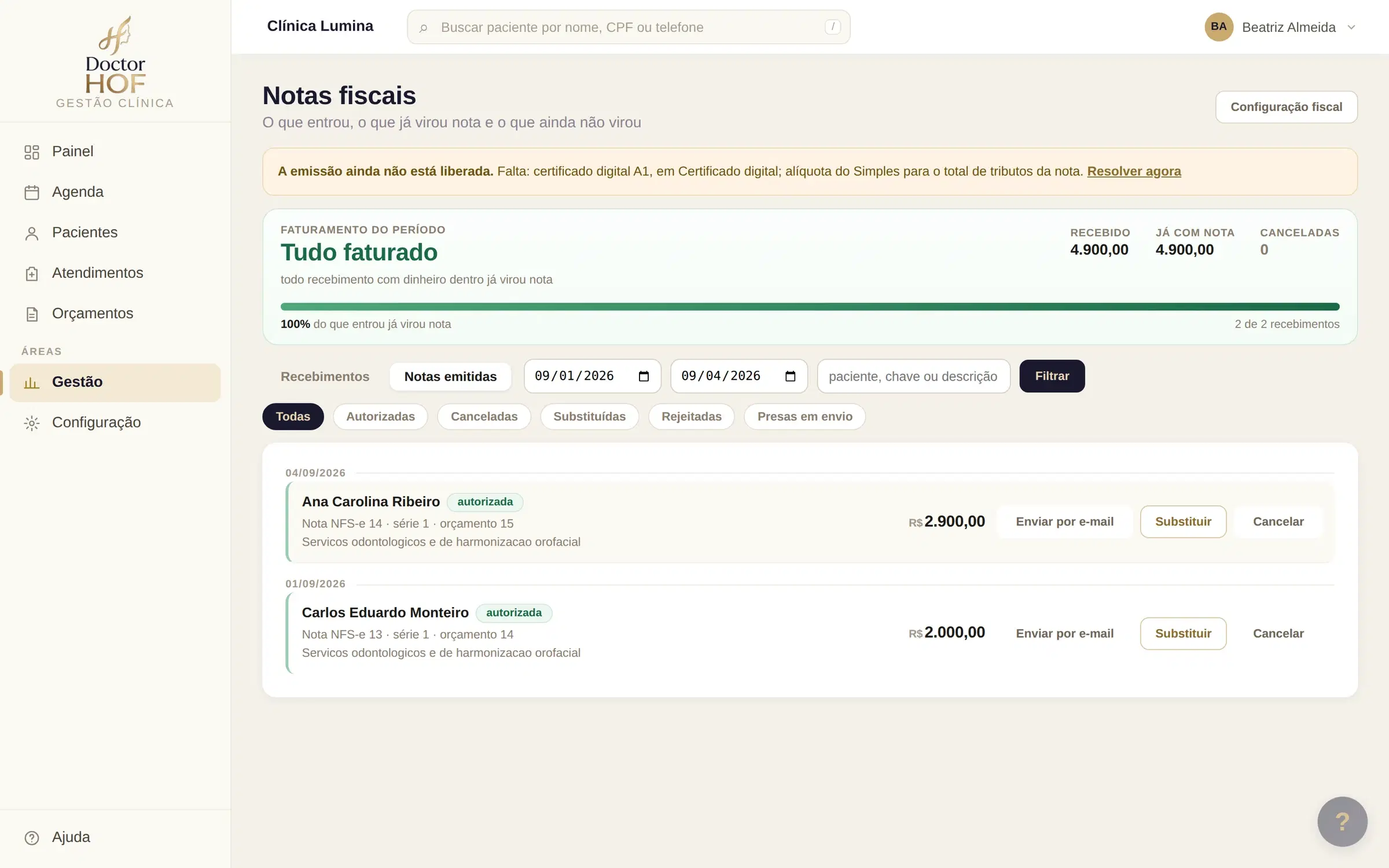 Tela de notas fiscais do DoctorHOF com os totais de recebido no período, já com nota e sem nota, e a lista de notas emitidas com número, paciente e valor